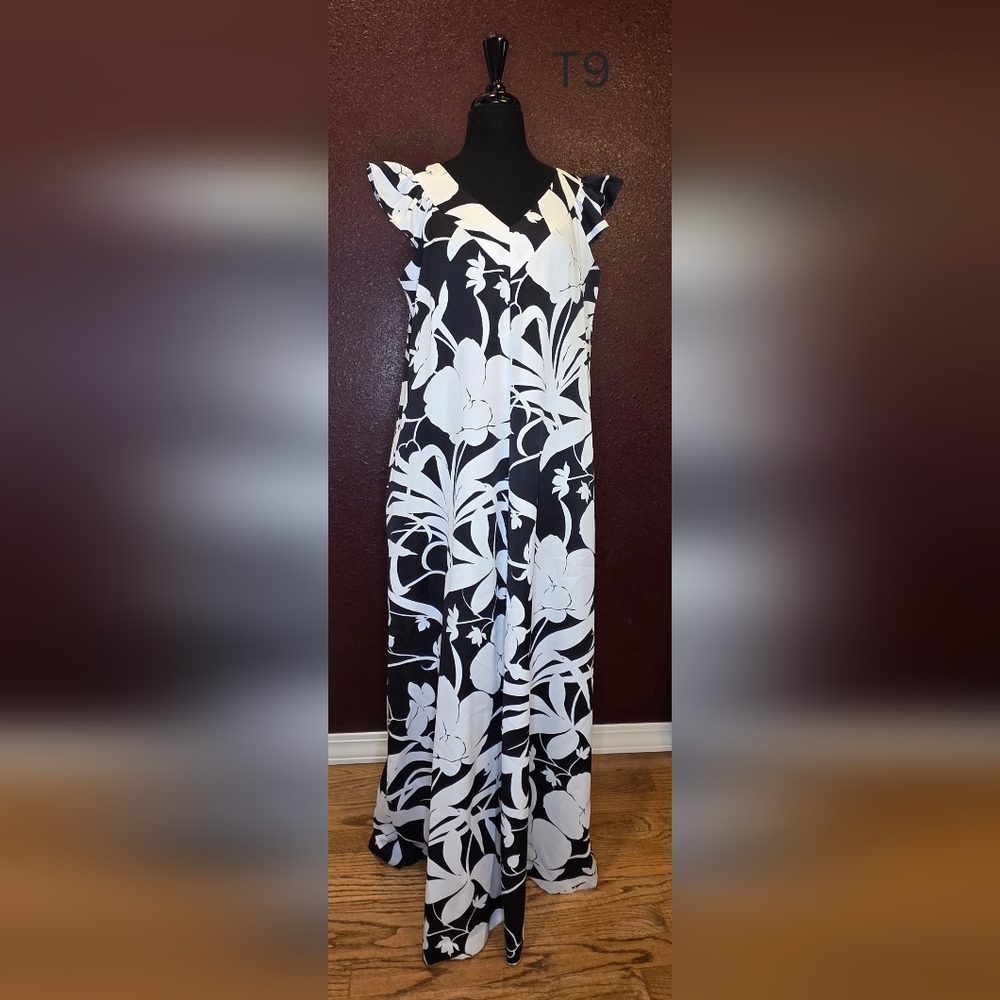 Chic Black and White Floral Maxi Dress